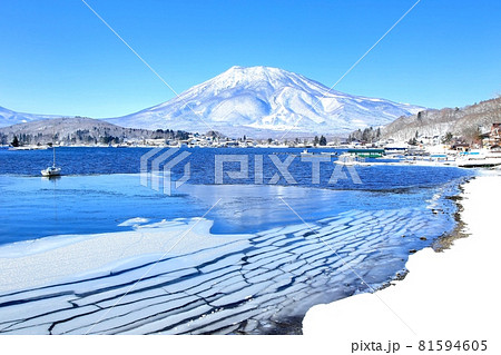 冬の野尻湖と黒姫山 冬の野尻湖と黒姫山 81594605