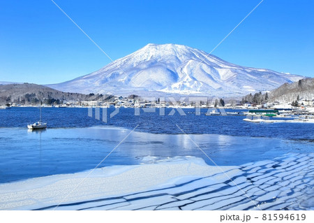 冬の野尻湖と黒姫山 冬の野尻湖と黒姫山 81594619