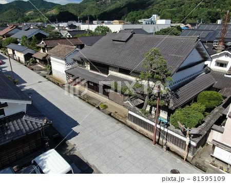 因幡街道大原宿の町並みの空撮 因幡街道大原宿の町並みの空撮 81595109