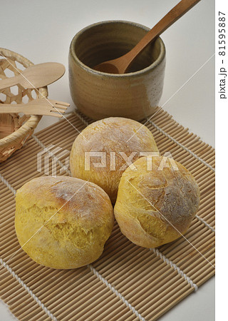 料理 食材 パン 81595887