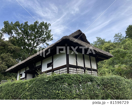 多摩湖周辺の狭山公園にある古い山門、慶性門です。 81596729