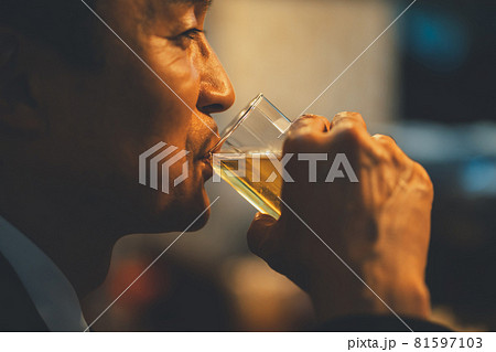 居酒屋 81597103
