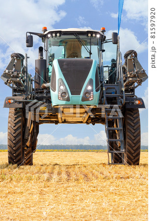 The self-propelled sprayer for leading field crops provides high quality spraying in the agricultural sector. The self-propelled sprayer for leading field crops provides high quality spraying in the agricultural sector. 81597920