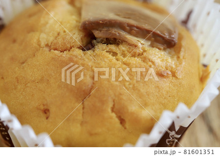 カボチャを使った手作りの板チョコマフィン 81601351