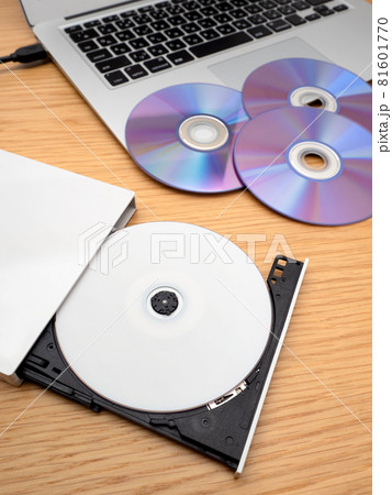 ノートパソコンとDVDドライブ ノートパソコンとDVDドライブ 81601770