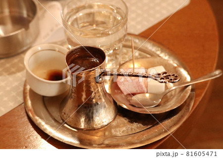 ボスニアヘルツェゴビナのボスニア風コーヒー ボスニアヘルツェゴビナのボスニア風コーヒー 81605471