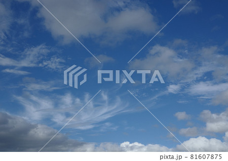 夏の雨間に現れた青空と雲 夏の雨間に現れた青空と雲 81607875