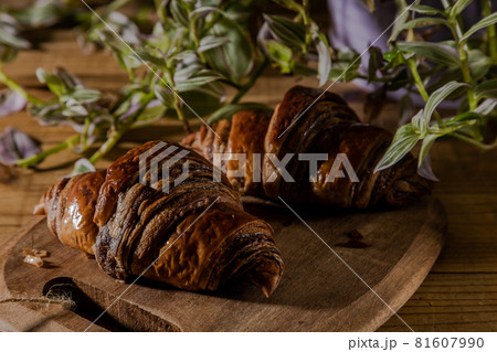 美味しそうなクロワッサン 81607990