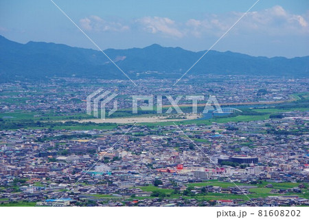 徳島県吉野川市 チェリーロードから上板町・鴨島町方面を望む 徳島県吉野川市 チェリーロードから上板町・鴨島町方面を望む 81608202