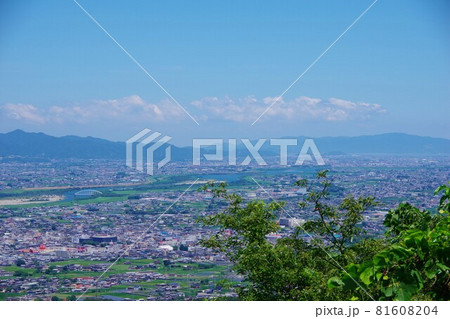 徳島県吉野川市 チェリーロードから鳴門・淡路島方面を望む 徳島県吉野川市 チェリーロードから鳴門・淡路島方面を望む 81608204