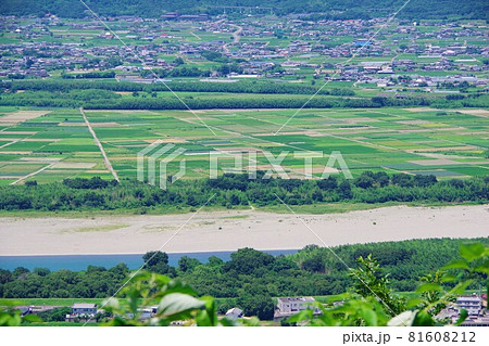徳島県吉野川市 チェリーロードから善入寺島・阿波市方面を望む 徳島県吉野川市 チェリーロードから善入寺島・阿波市方面を望む 81608212