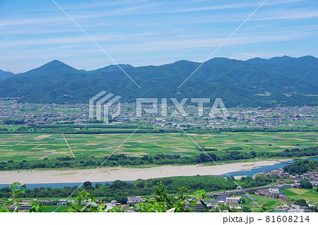 徳島県吉野川市　チェリーロードから阿波市・善入寺島を望む 81608214