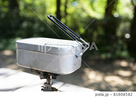 メスティンで調理するアウトドアのイメージ 81608582
