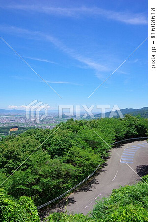 徳島県吉野川市　チェリーロードから淡路島方面を望む 81608618