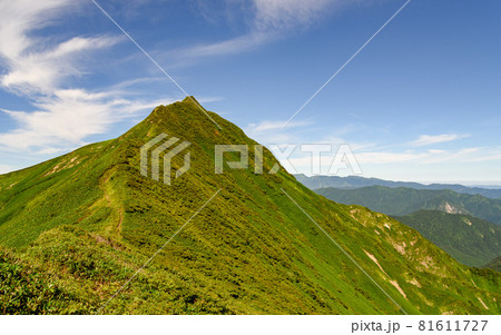 快晴の空と谷川連峰縦走路 快晴の空と谷川連峰縦走路 81611727