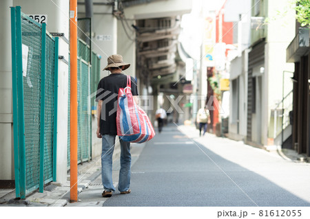 路上生活 歩く 放浪 路上生活 歩く 放浪 81612055