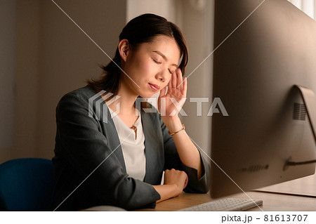 働く,女性 81613707