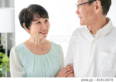 シニア夫婦 笑顔 さわやか シニア夫婦 笑顔 さわやか 81613878
