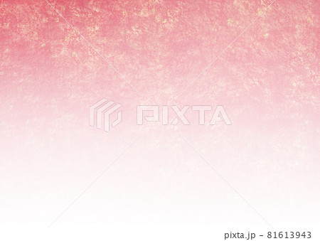 金箔が混ざったザラついた和紙 赤色 上から下へ薄くなるグラデーション 背景素材 横 他色有り 81613943