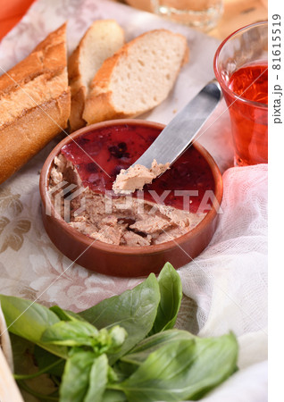 Chicken pate with cranberry jelly 81615519