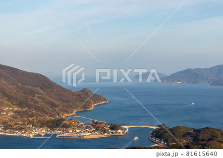 上関海峡　上関大橋の下を航行する船舶(山口県熊毛郡上関町上盛山展望台から) 81615640