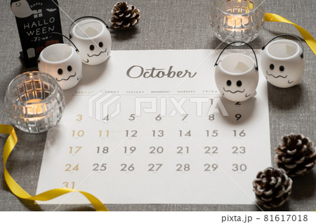 10月のカレンダーとハロウィン飾り 81617018