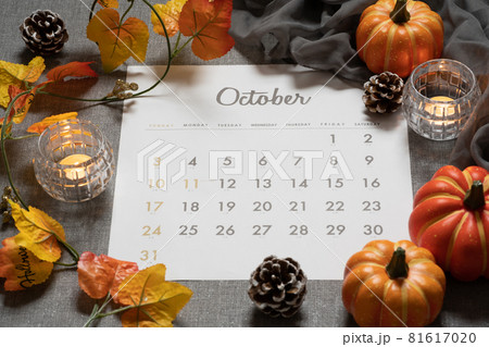 10月のカレンダーとハロウィン飾り 81617020