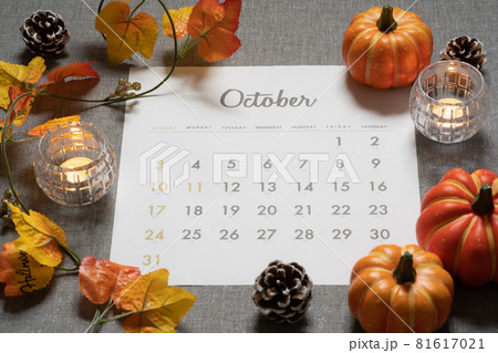 10月のカレンダーとハロウィン飾り 81617021
