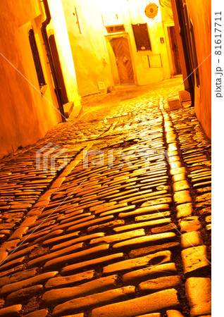 チェコ・チェスキークルムロフ 石畳の道 81617711