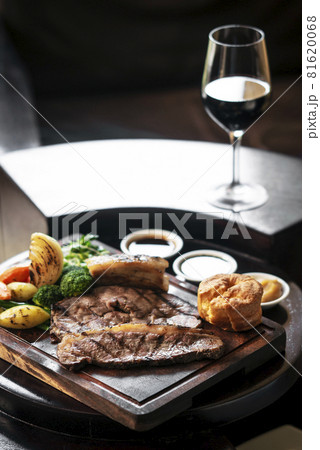 sunday roast beef traditional british meal set on table sunday roast beef traditional british meal set on table 81620068