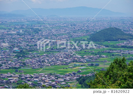 徳島県吉野川市　チェリーロードから鴨島町・淡路島方面を望む 81620922