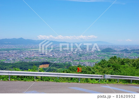 徳島県吉野川市 チェリーロードから淡路島方面を望む 徳島県吉野川市 チェリーロードから淡路島方面を望む 81620932