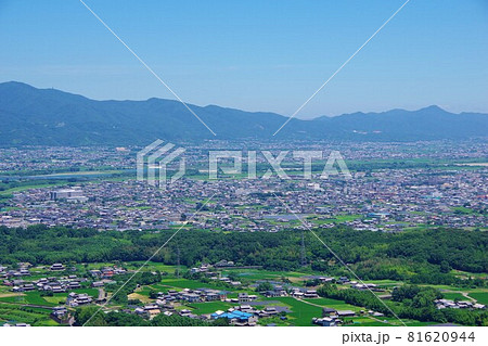 徳島県吉野川市 チェリーロードから阿波市・鴨島町方面を望む 徳島県吉野川市 チェリーロードから阿波市・鴨島町方面を望む 81620944