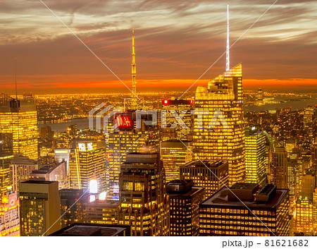New York - DECEMBER 20, 2013: View of Lower Manhattan on Decembe 81621682