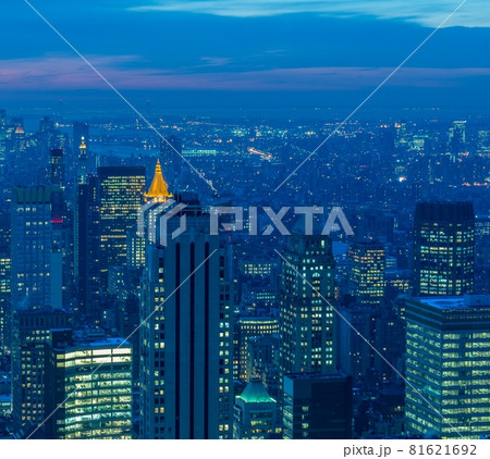 View of New York Manhattan during sunset hours View of New York Manhattan during sunset hours 81621692