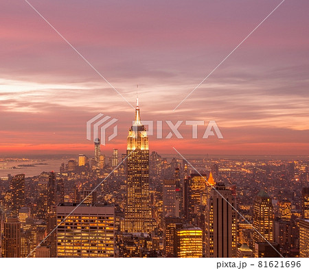 View of New York Manhattan during sunset hours View of New York Manhattan during sunset hours 81621696