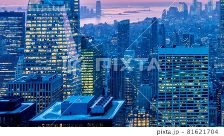 View of New York Manhattan during sunset hours View of New York Manhattan during sunset hours 81621704