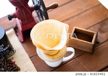 焙煎豆を挽いたコーヒー粉 焙煎豆を挽いたコーヒー粉 81623461