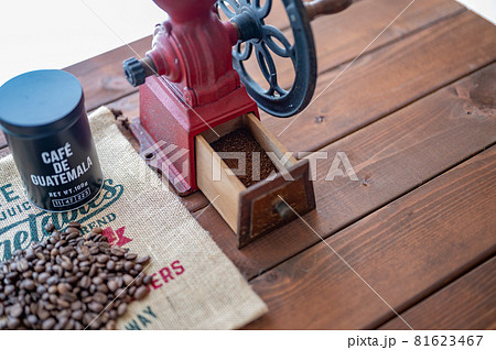 焙煎豆を挽いたコーヒー粉 焙煎豆を挽いたコーヒー粉 81623467