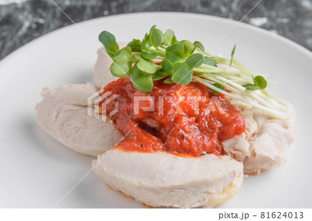 蒸し鶏のトマトソース 蒸し鶏のトマトソース 81624013