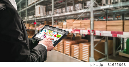 Warehouse management innovative software in computer for real time monitoring Warehouse management innovative software in computer for real time monitoring 81625068