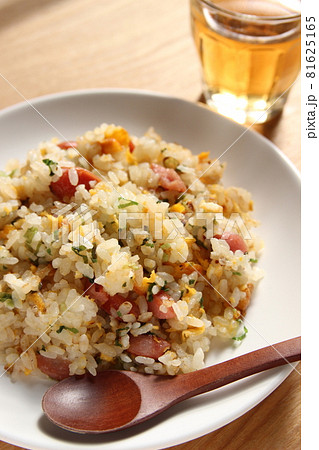 お昼ごはんに作ったチャーハン お昼ごはんに作ったチャーハン 81625165