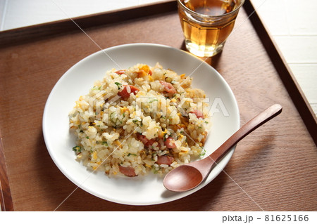 お昼ごはんに作ったチャーハン 81625166