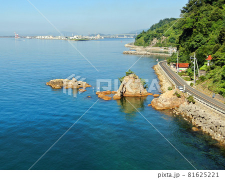 境美保関線沿いの男女岩の上空から 81625221