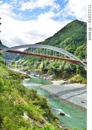 徳島　大歩危橋と吉野川 81625511