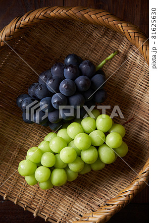 シャインマスカットと種無し巨峰 81625630
