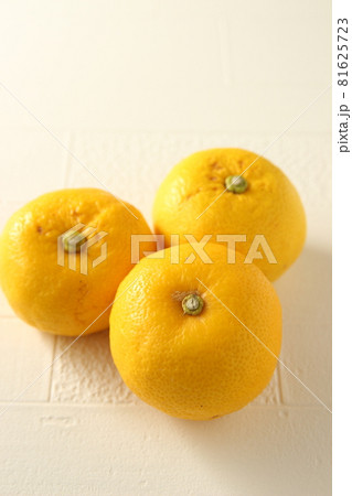 冬至に使うゆず　冬野菜 81625723