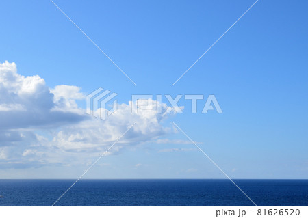 晴れた日の大海原／沖縄県読谷村残波 81626520