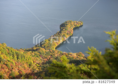八丁出島と中禅寺湖、紅葉、日光、栃木県 八丁出島と中禅寺湖、紅葉、日光、栃木県 81627349