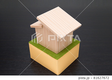 住宅と地盤　住宅の地盤イメージ 81627672